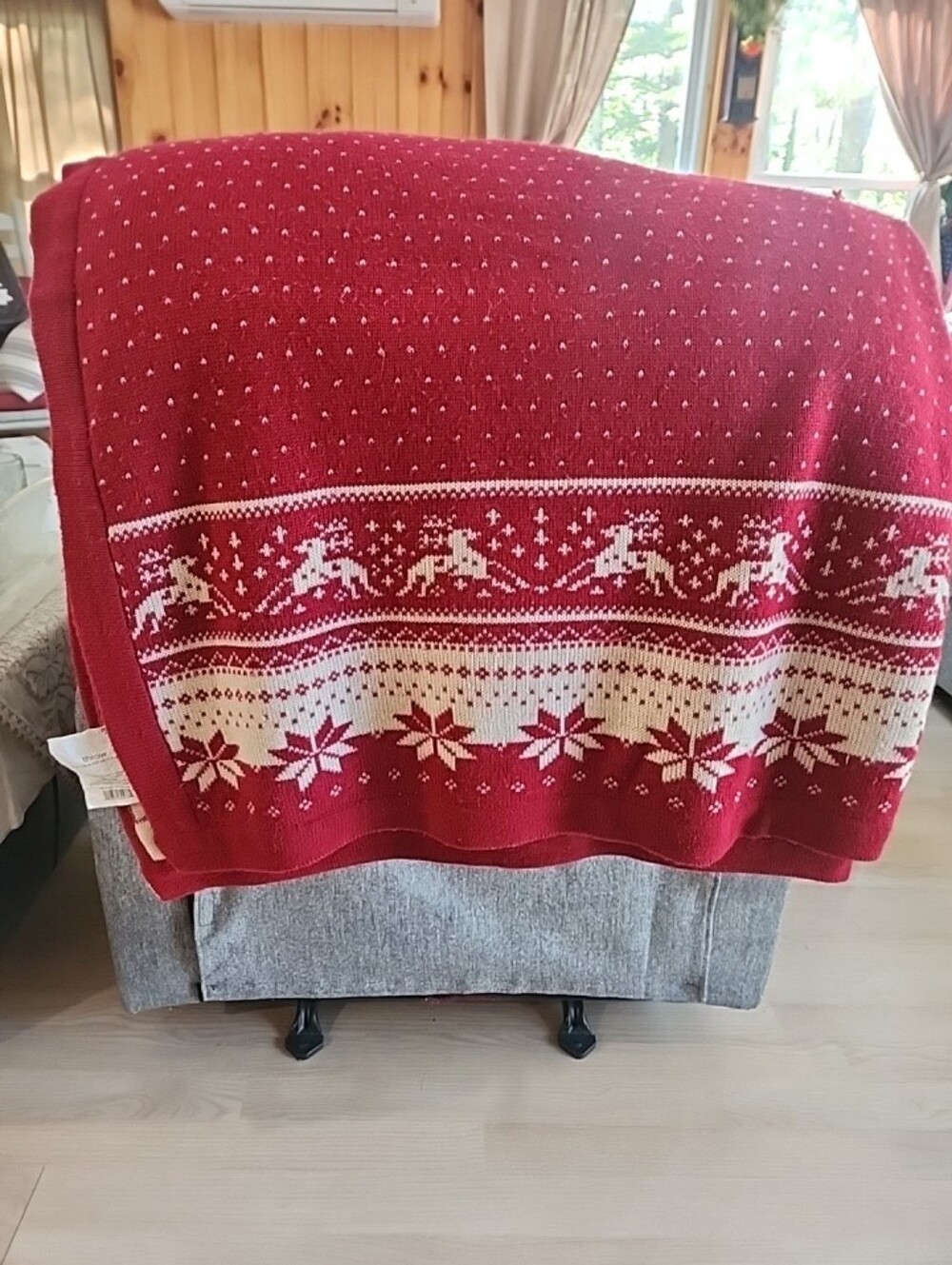 Reversible holiday blanket with snowflakes and reindeer50x70